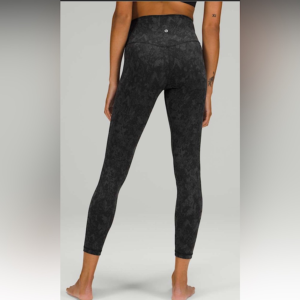 LULULEMON Align high rise crop 25” pant hideaway camo deep coal grey snake skin
